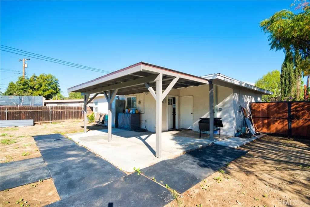 606 E De Anza Circle E, Ontario, California 91761 home-pic-38