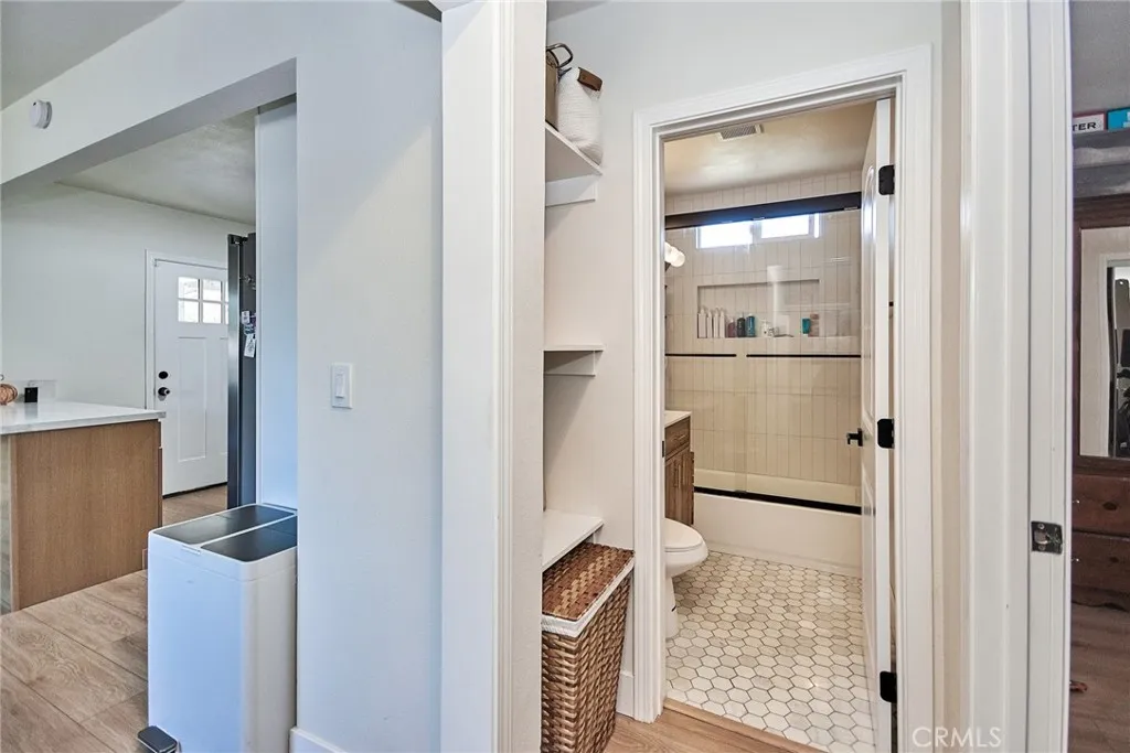 606 E De Anza Circle E, Ontario, California 91761 home-pic-32