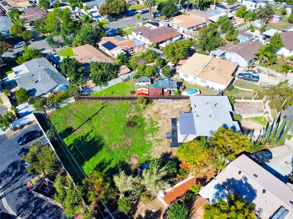 606 E De Anza Circle E, Ontario, California 91761 home-pic-49