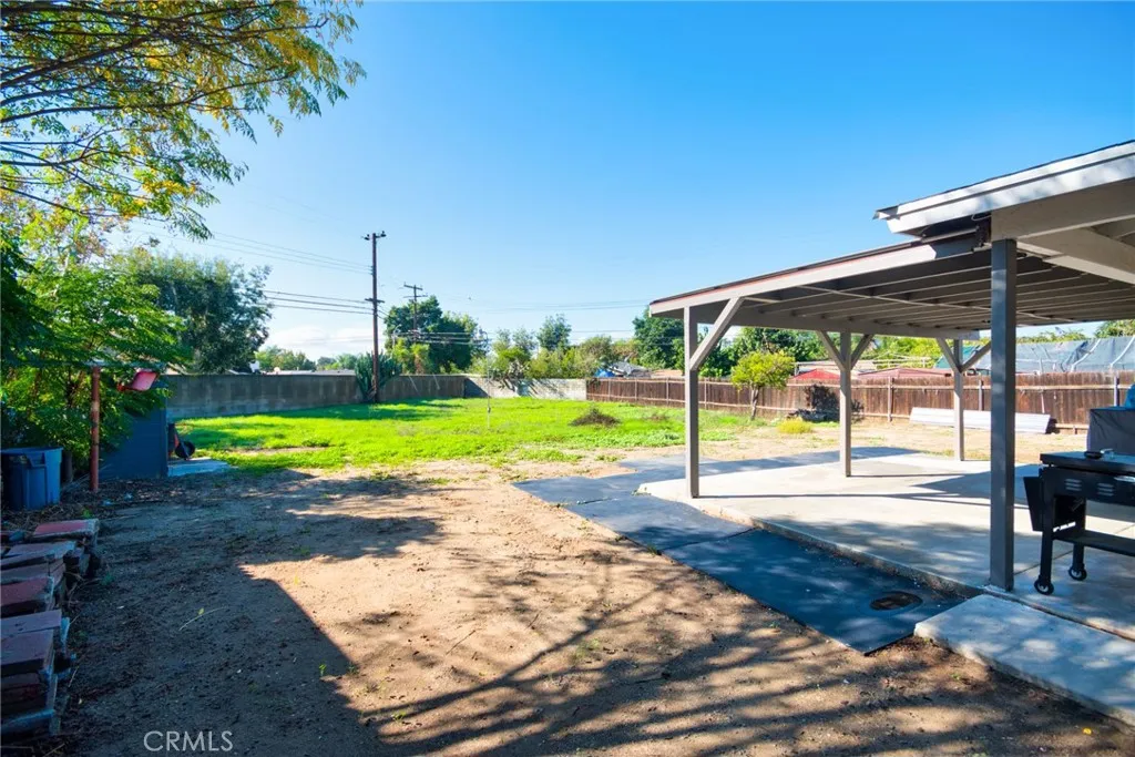 606 E De Anza Circle E, Ontario, California 91761 home-pic-36