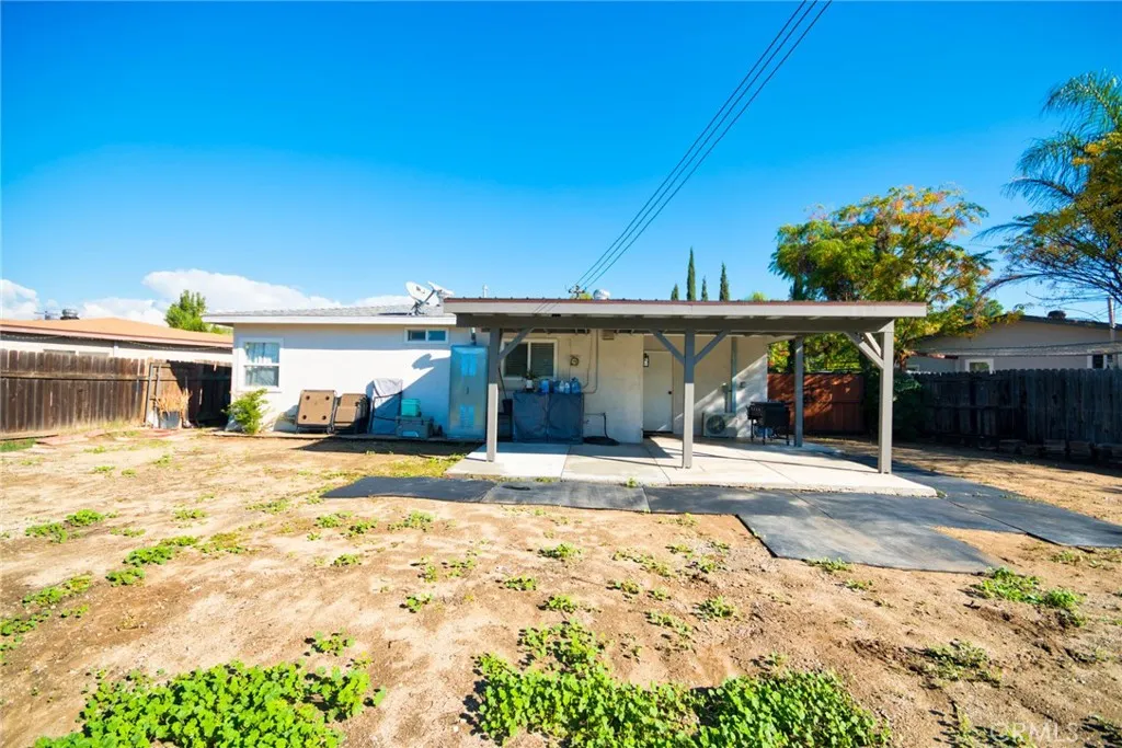 606 E De Anza Circle E, Ontario, California 91761 home-pic-39