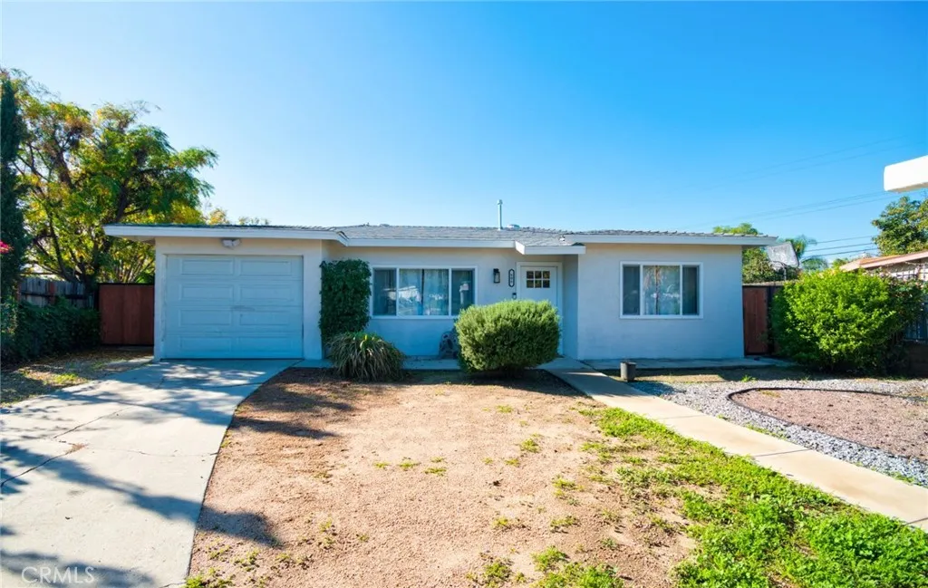 606 E De Anza Circle E, Ontario, California 91761 home-pic-5