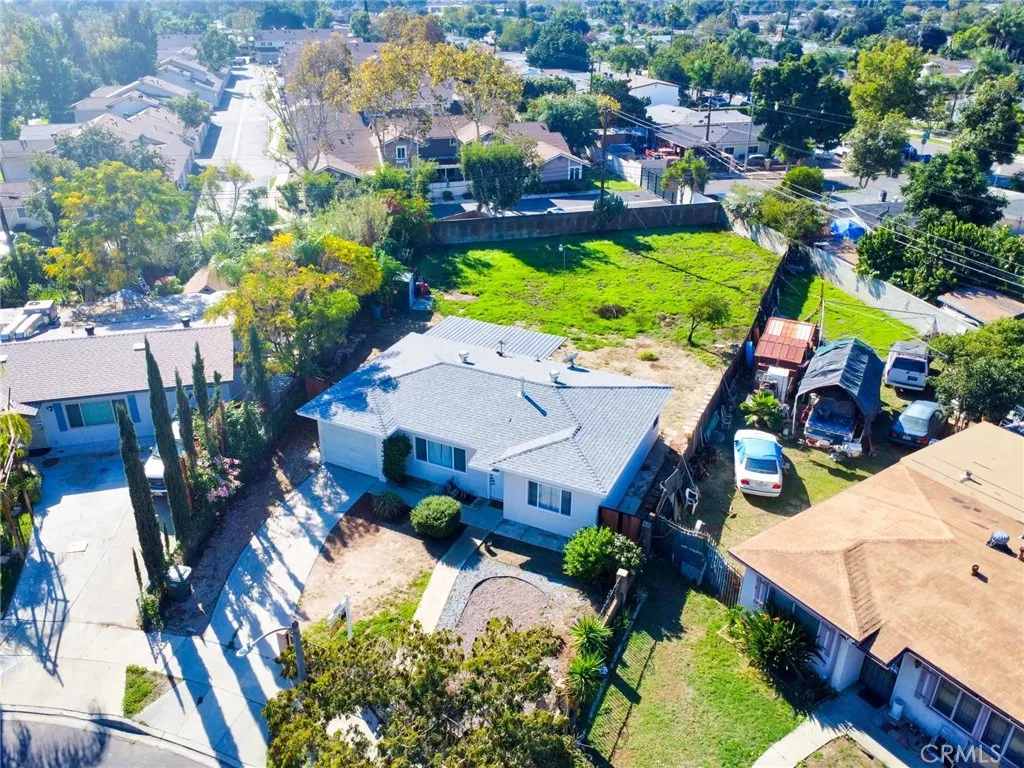 606 E De Anza Circle E, Ontario, California 91761 home-pic-44