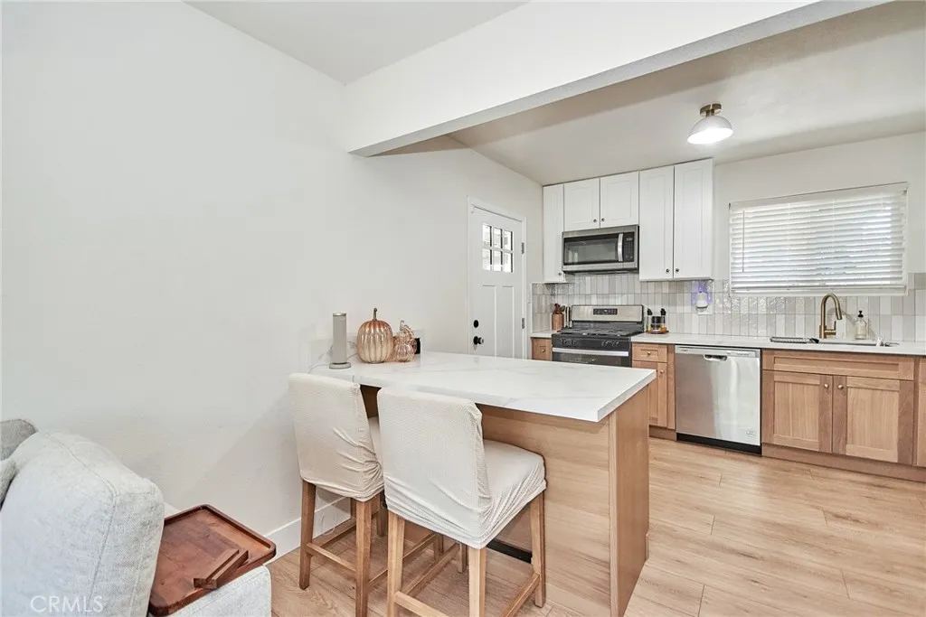 606 E De Anza Circle E, Ontario, California 91761 home-pic-21