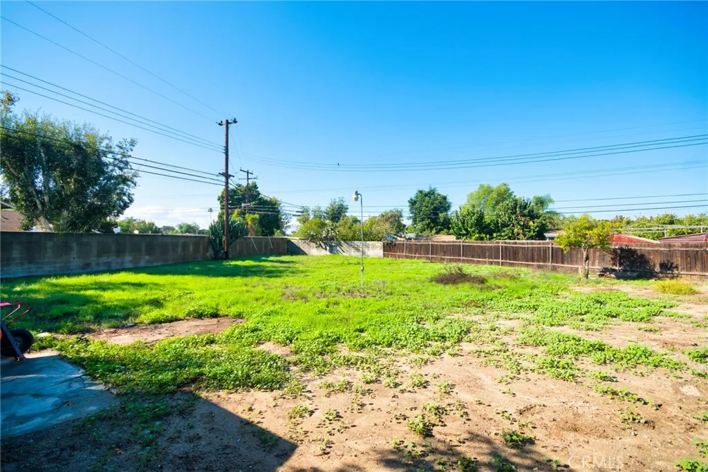 606 E De Anza Circle E, Ontario, California 91761 home-pic-37
