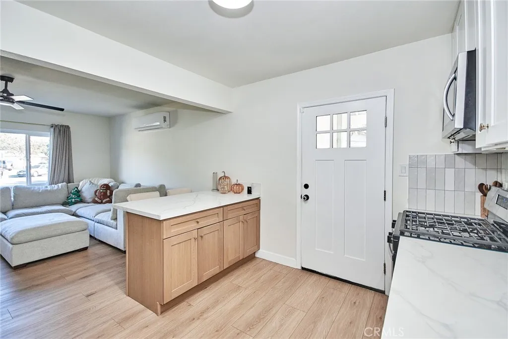 606 E De Anza Circle E, Ontario, California 91761 home-pic-29
