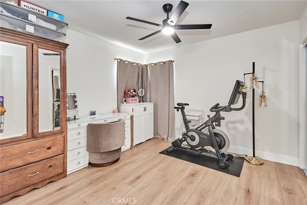 606 E De Anza Circle E, Ontario, California 91761 home-pic-28