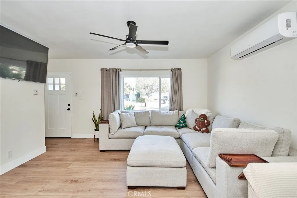 606 E De Anza Circle E, Ontario, California 91761 home-pic-20