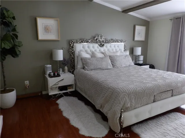 Spacious Primary Bdrm with Vaulted Ceilings.