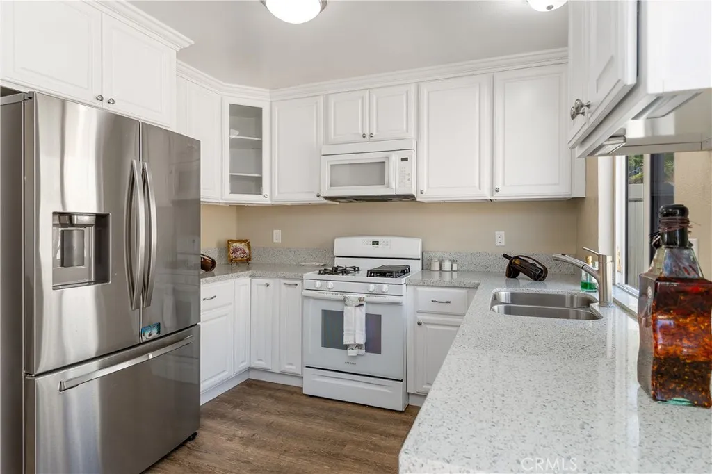 22742 Glendon Drive, Moreno Valley, California 92557 home-pic-6