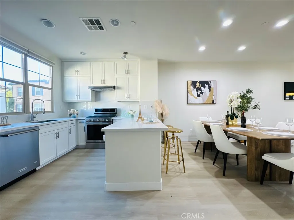 52 Capricorn, Irvine, California 92618 home-pic-6