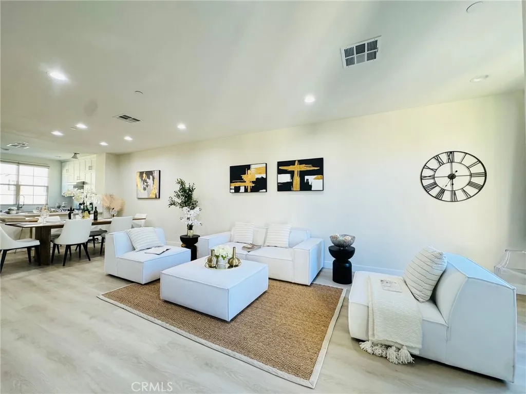 52 Capricorn, Irvine, California 92618 home-pic-23