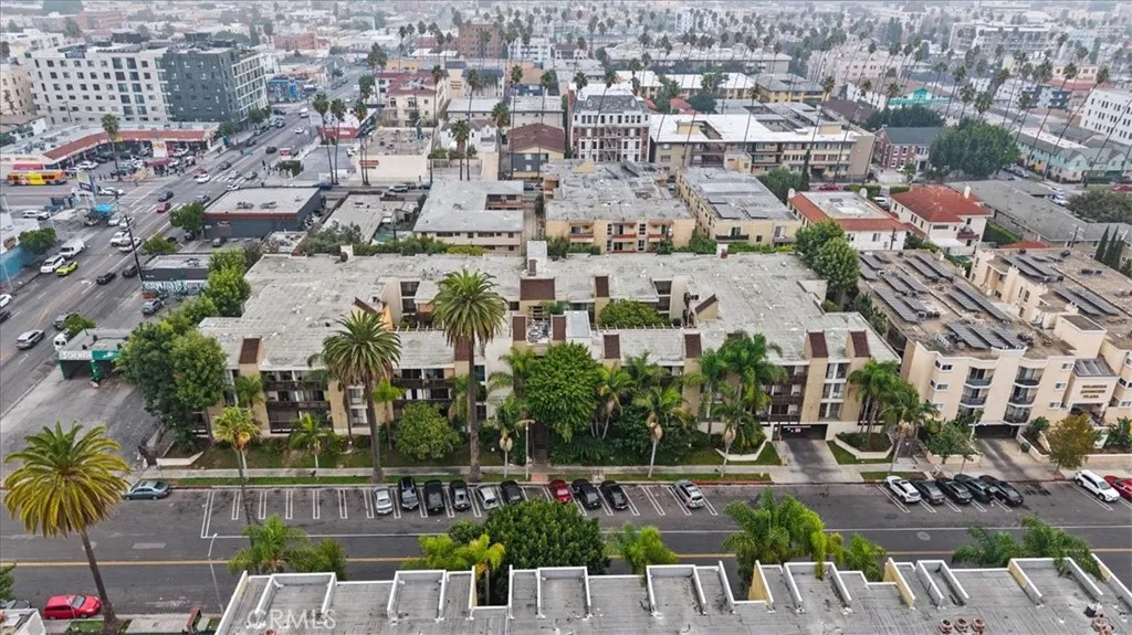 320 S Ardmore, Los Angeles, California 90020 home-pic-1