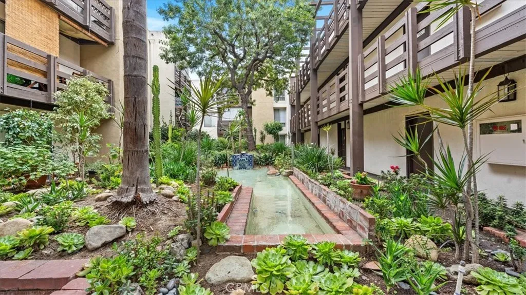 320 S Ardmore, Los Angeles, California 90020 home-pic-14