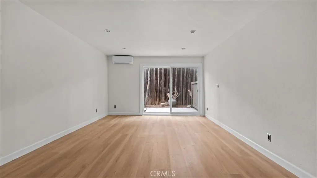 320 S Ardmore, Los Angeles, California 90020 home-pic-3
