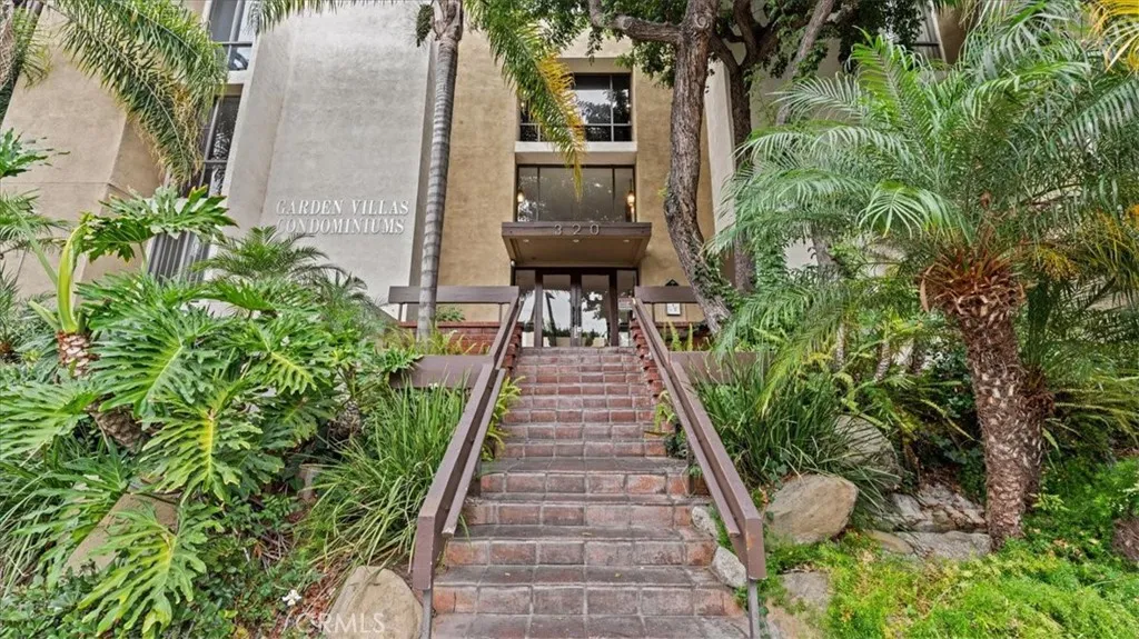 320 S Ardmore, Los Angeles, California 90020 home-pic-0