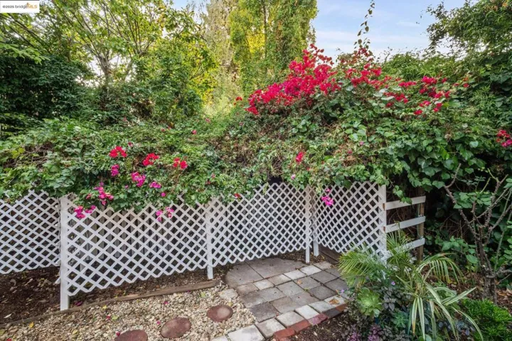 4117 Gilbert St, Oakland, California 94611