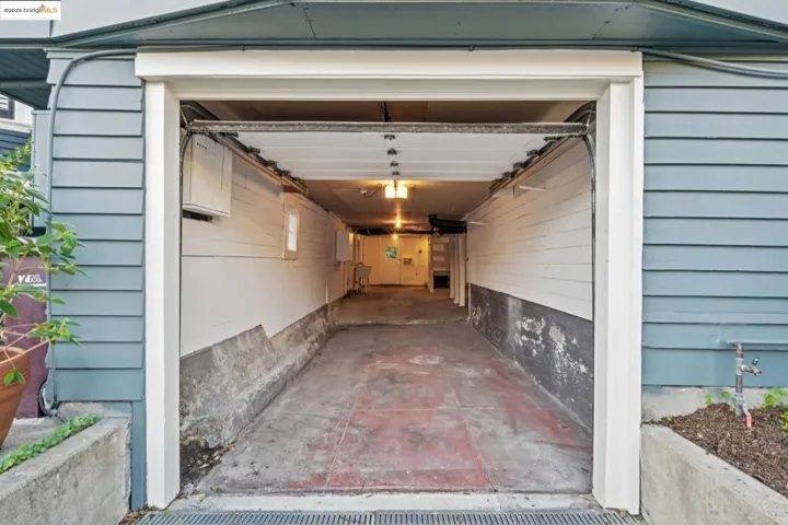 4117 Gilbert St, Oakland, California 94611