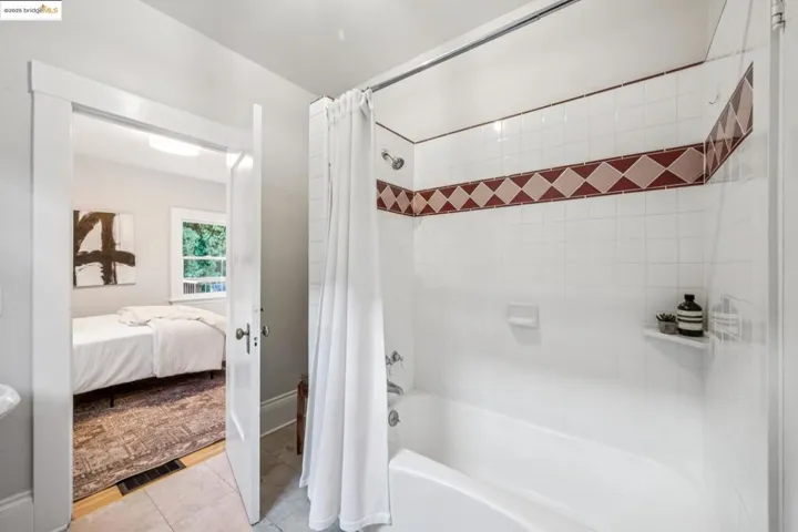 4117 Gilbert St, Oakland, California 94611