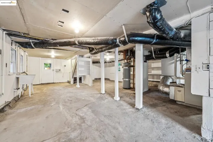 4117 Gilbert St, Oakland, California 94611