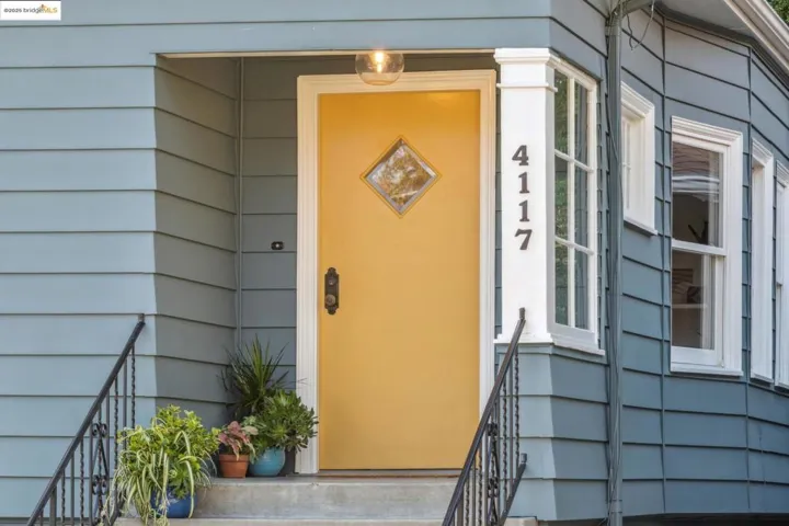 4117 Gilbert St, Oakland, California 94611
