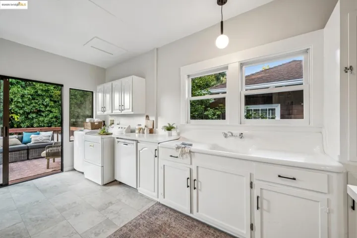 4117 Gilbert St, Oakland, California 94611