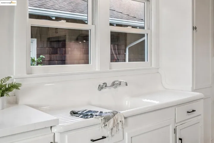 4117 Gilbert St, Oakland, California 94611