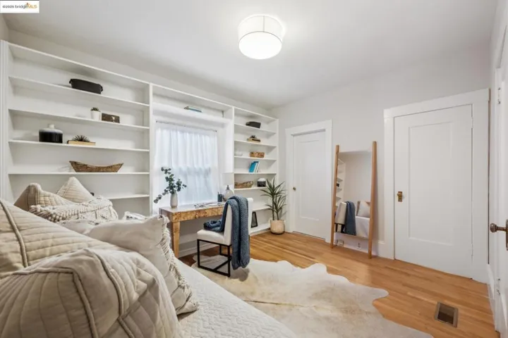 4117 Gilbert St, Oakland, California 94611