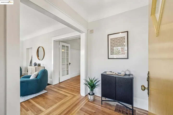 4117 Gilbert St, Oakland, California 94611