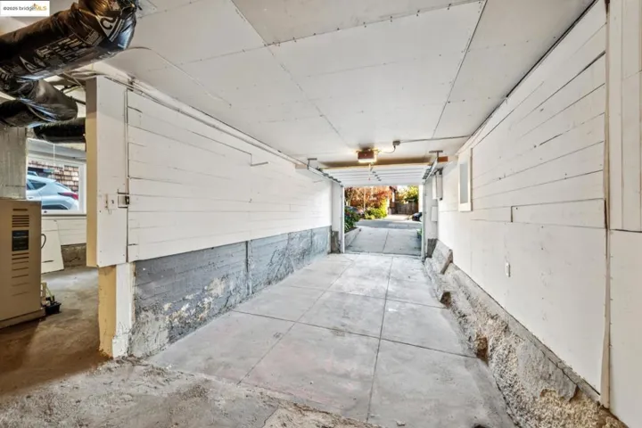 4117 Gilbert St, Oakland, California 94611