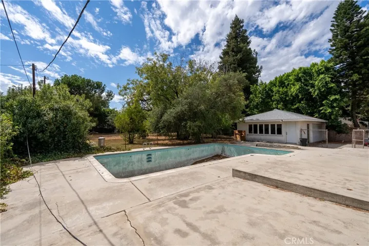 17320 Gresham, Sherwood Forest, California 91325