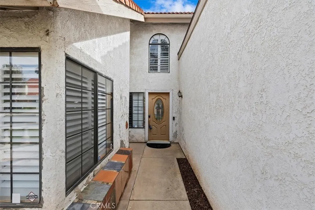 12202 Wind River Circle, Moreno Valley, California 92557 home-pic-2