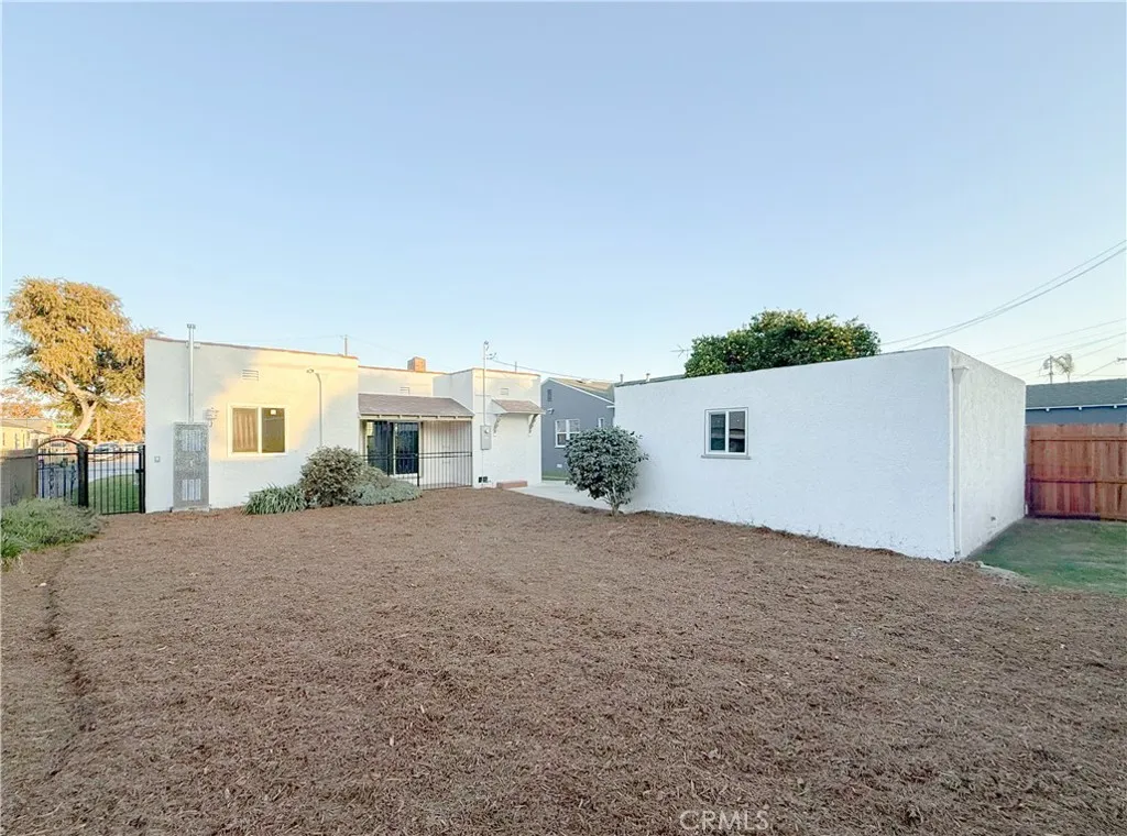 1215 N Chester Avenue, Compton, California 90221 home-pic-23