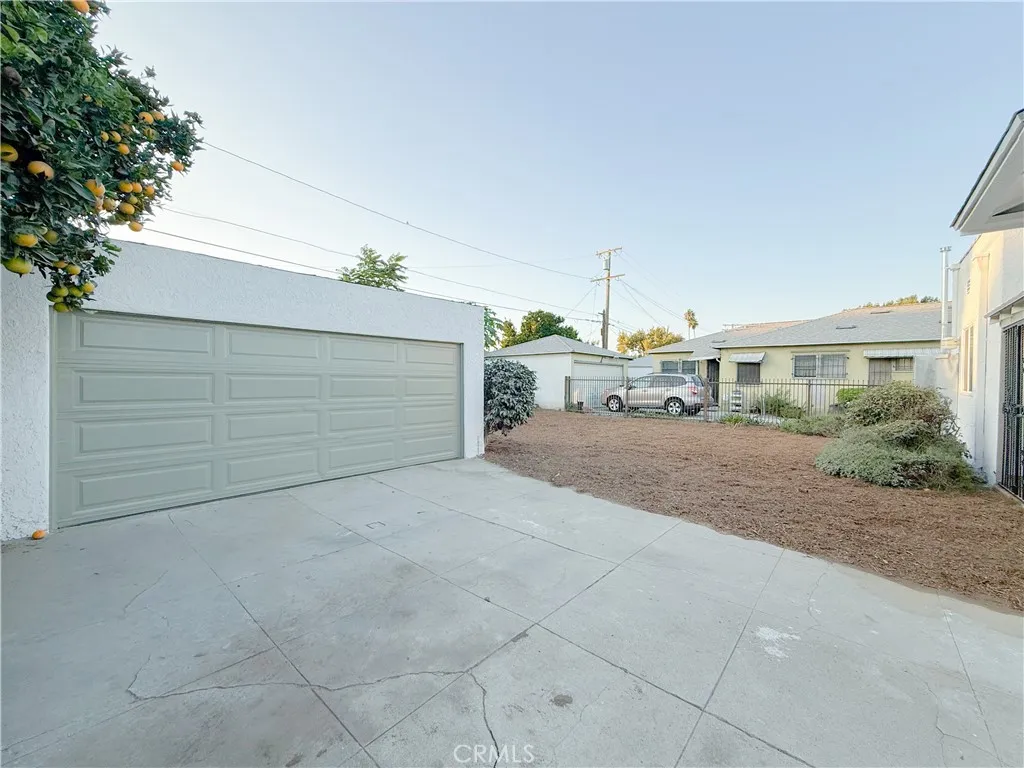 1215 N Chester Avenue, Compton, California 90221 home-pic-26