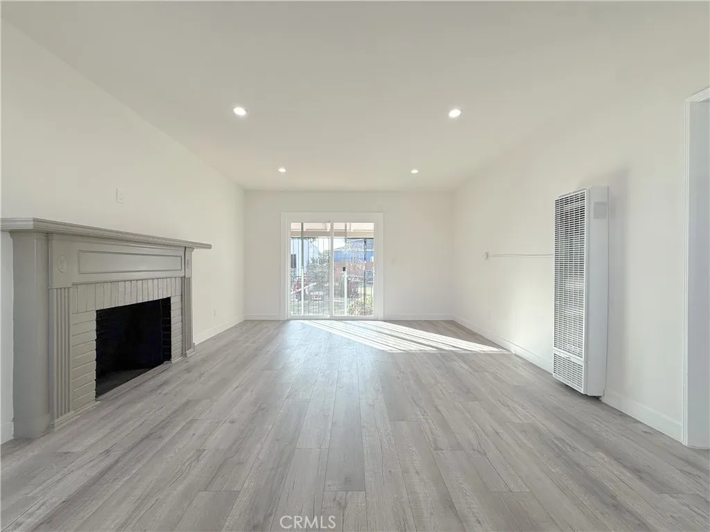 1215 N Chester Avenue, Compton, California 90221 home-pic-4