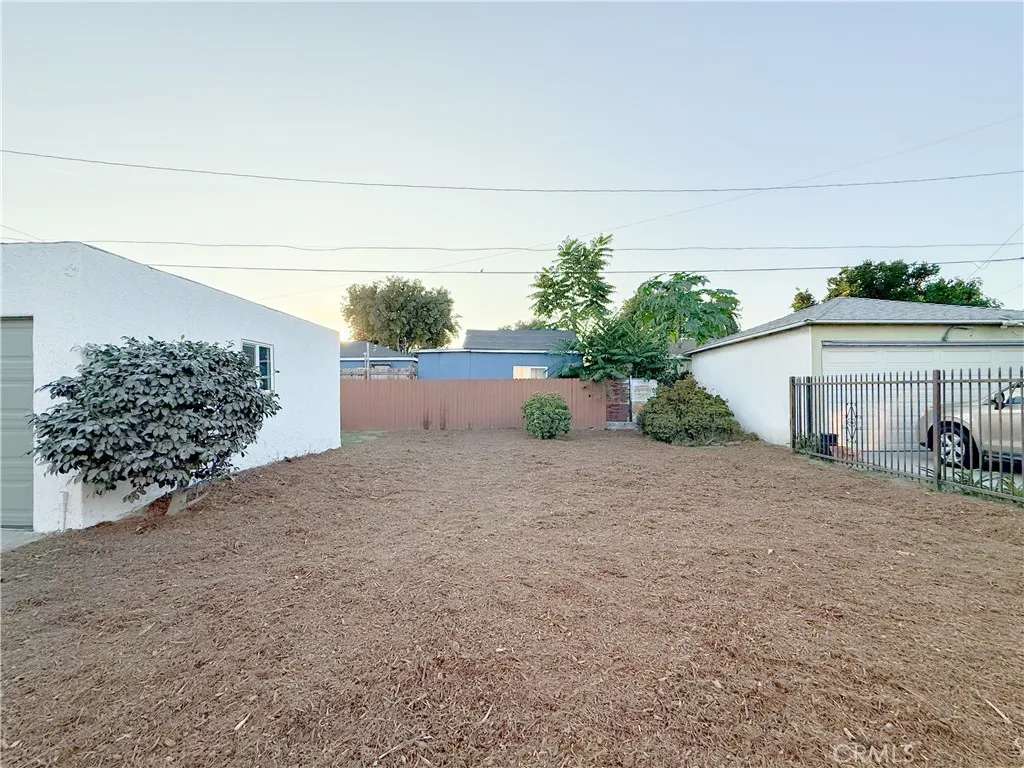 1215 N Chester Avenue, Compton, California 90221 home-pic-25