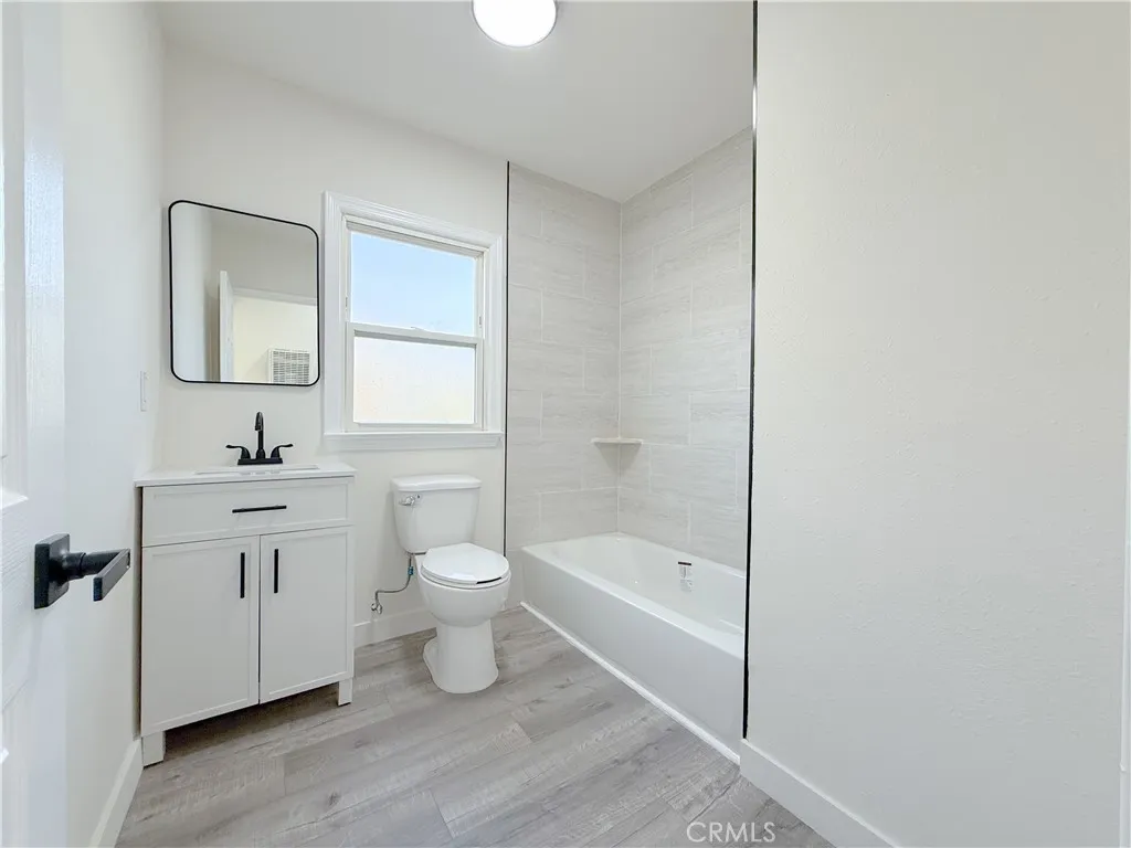 1215 N Chester Avenue, Compton, California 90221 home-pic-17