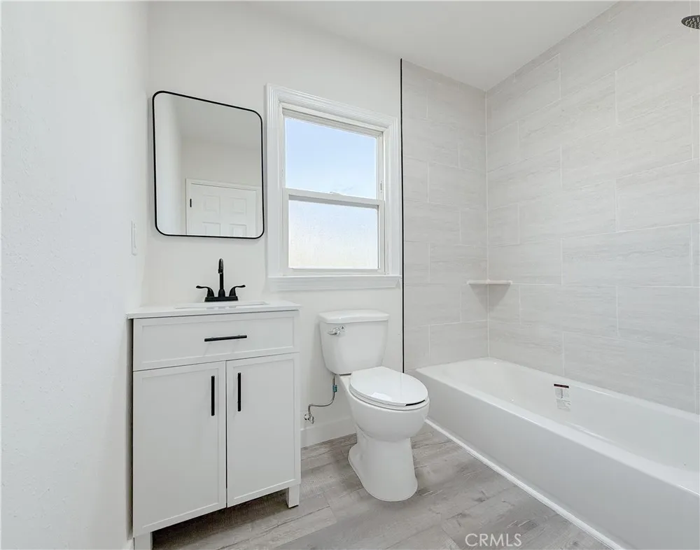 1215 N Chester Avenue, Compton, California 90221 home-pic-18