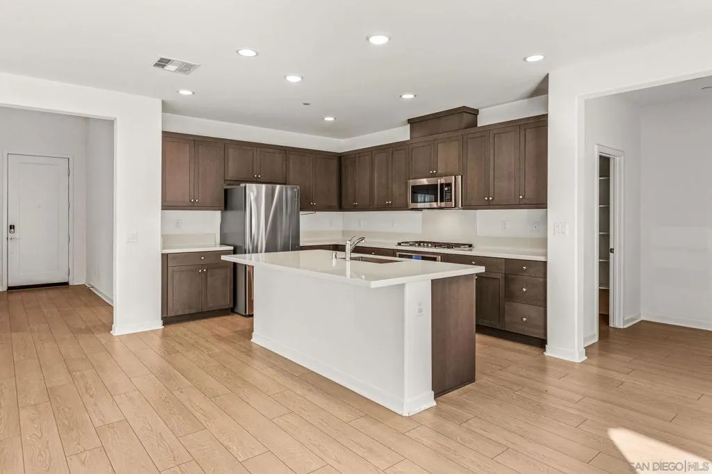 29634 Lewis Cir, Winchester, California 92596 home-pic-3