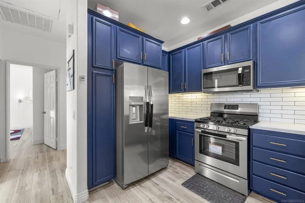 1800 E Lakeshore 1212, Lake Elsinore, California 92530 home-pic-10