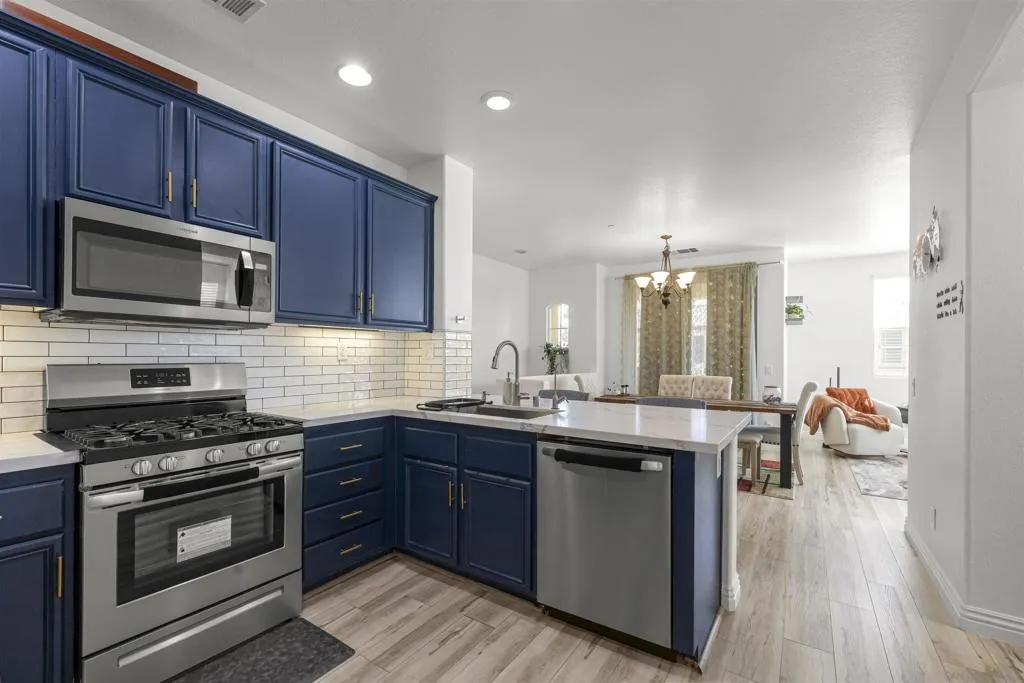 1800 E Lakeshore 1212, Lake Elsinore, California 92530 home-pic-11