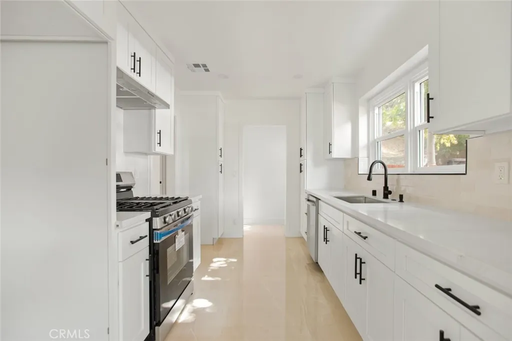 6417 La Riba Way, Los Angeles, California 90042 home-pic-9