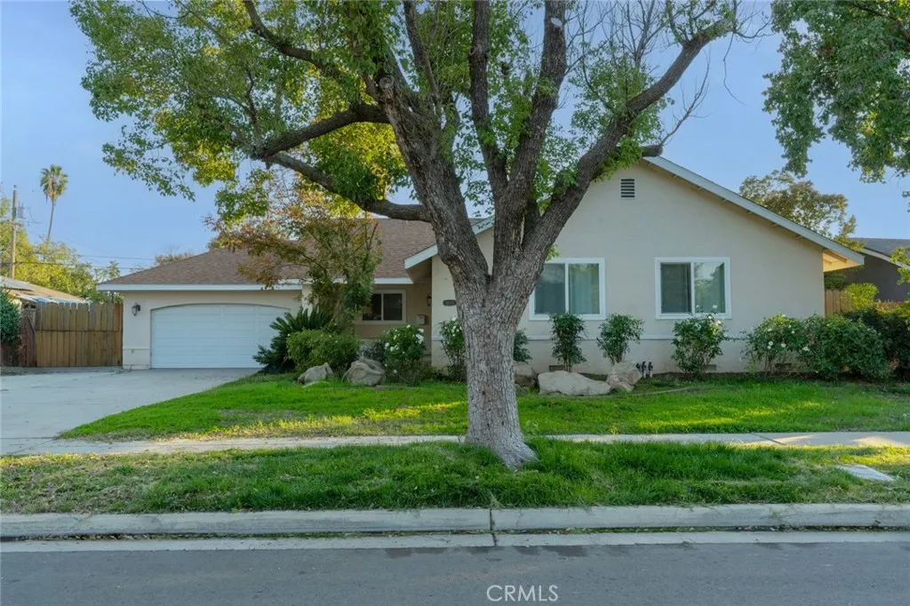 1033 W Norwich, Fresno, California 93705 home-pic-0