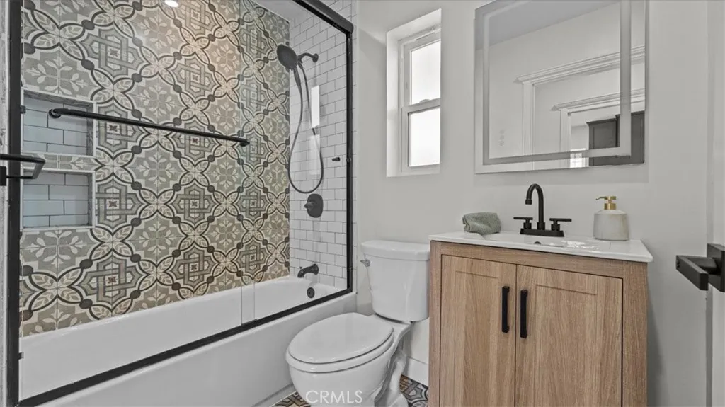 715 W 104th, Los Angeles, California 90044 home-pic-17
