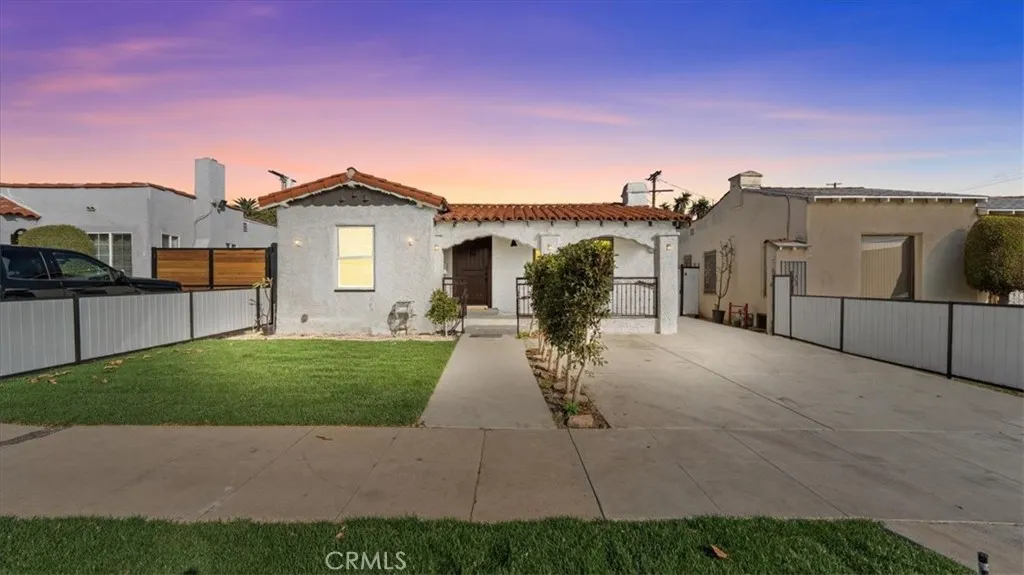 715 W 104th, Los Angeles, California 90044 home-pic-1