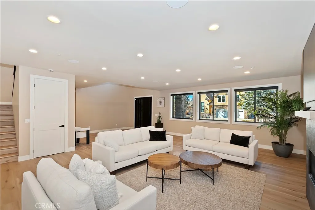 361 Meadow Circle N, Big Bear Lake, California 92315 home-pic-3