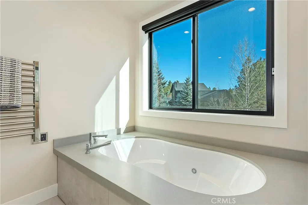 361 Meadow Circle N, Big Bear Lake, California 92315 home-pic-30