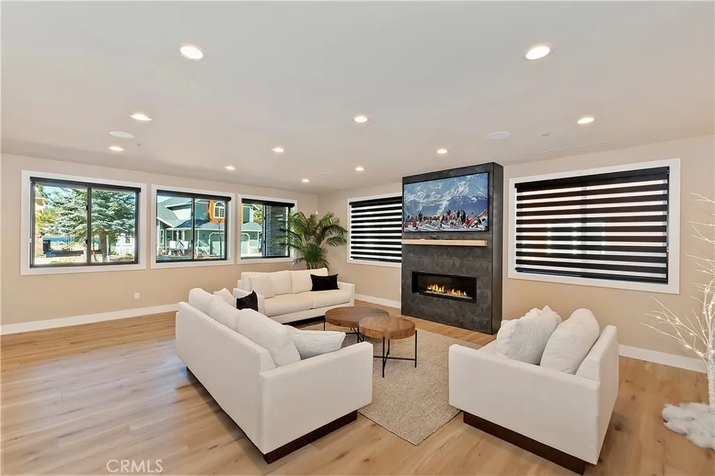 361 Meadow Circle N, Big Bear Lake, California 92315 home-pic-2