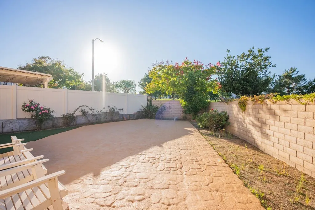 27117 Eden Court, Newhall, California 91350 home-pic-33