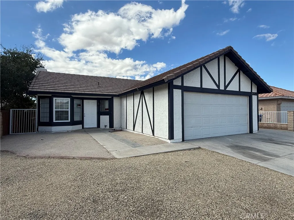 36931 Charter, Palmdale, California 93552 home-pic-0